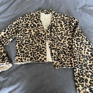 Cropped cheetah print light denim jacket